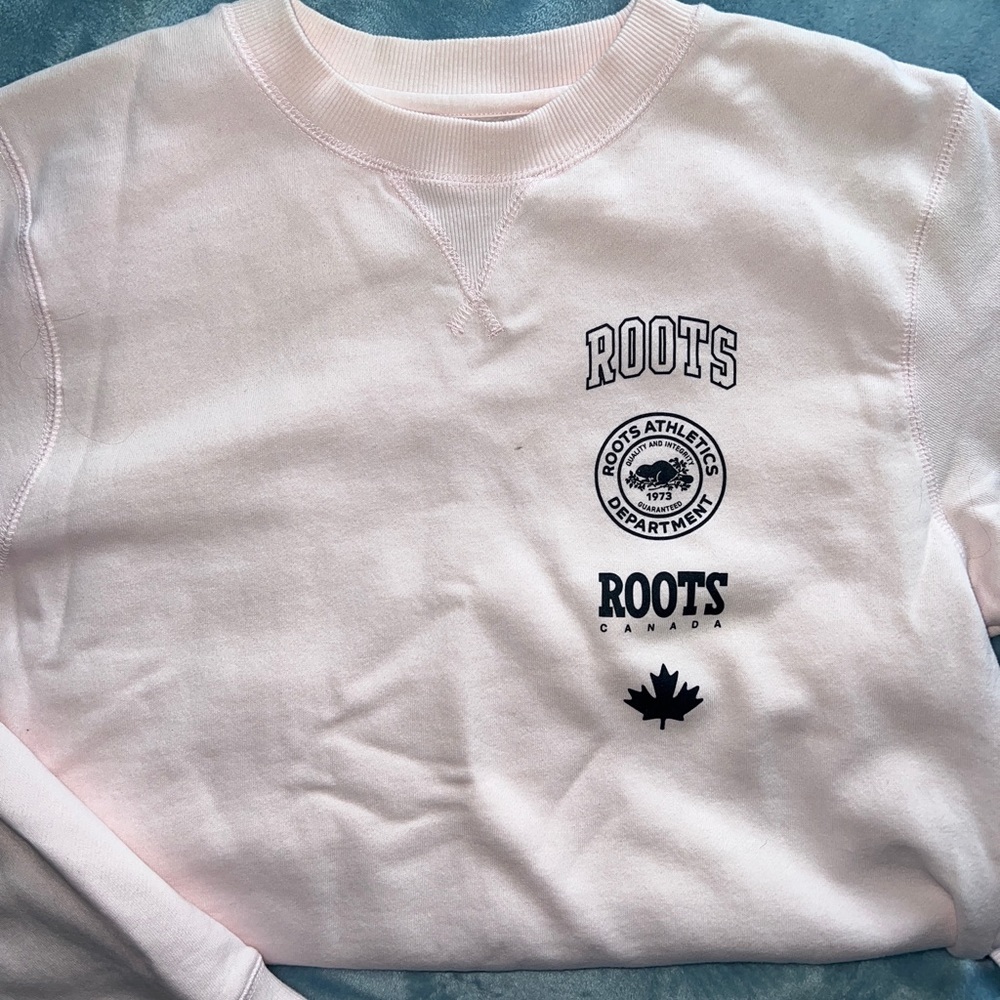Light pink ROOTS crewneck